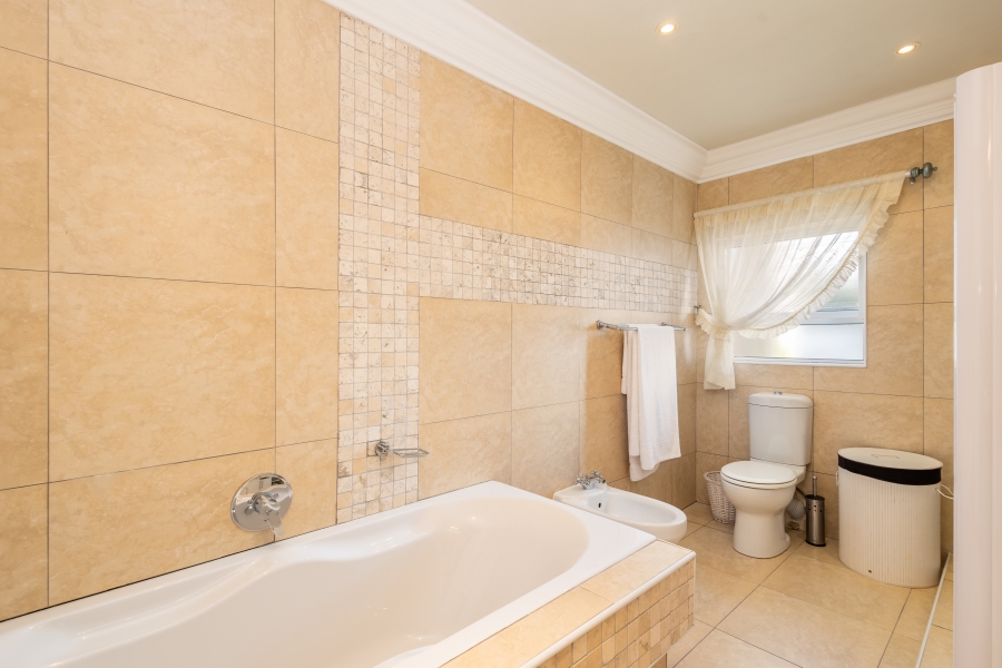 7 Bedroom Property for Sale in Beacon Isle Western Cape